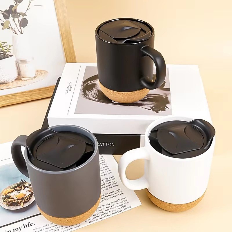 RTS 2025 Custom Logo Ceramic Cup Coffee Tumblers Cups Cork Base Ceramic Coffee Mug with Handle and Lid