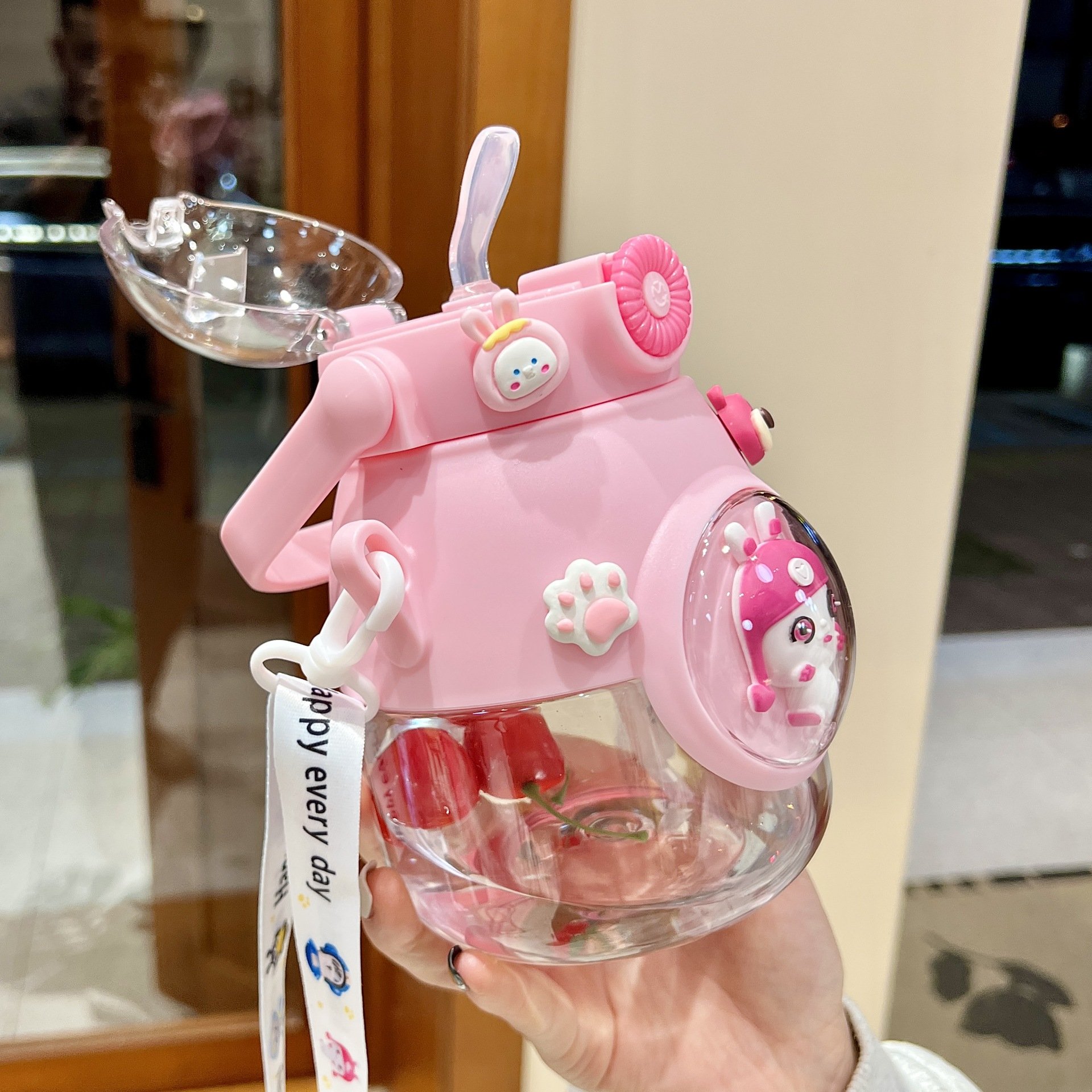 Wholesale Price Bear cute Children's boy 900ml cup bpa free drinking straw cup school kids plastic water bottle with strap
