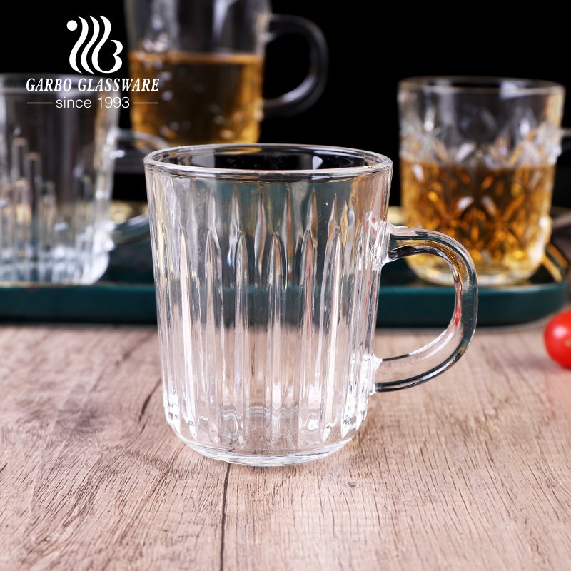 Wholesale popular machine made round transparent embossed 8oz glass mug with handle for tea coffee water