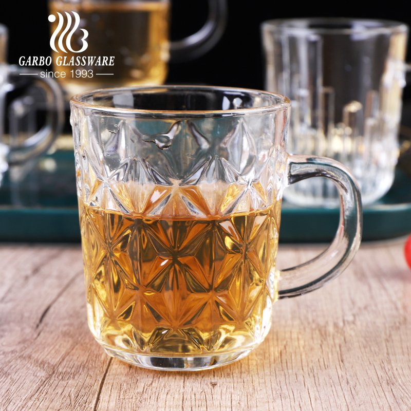 Wholesale popular machine made round transparent embossed 8oz glass mug with handle for tea coffee water