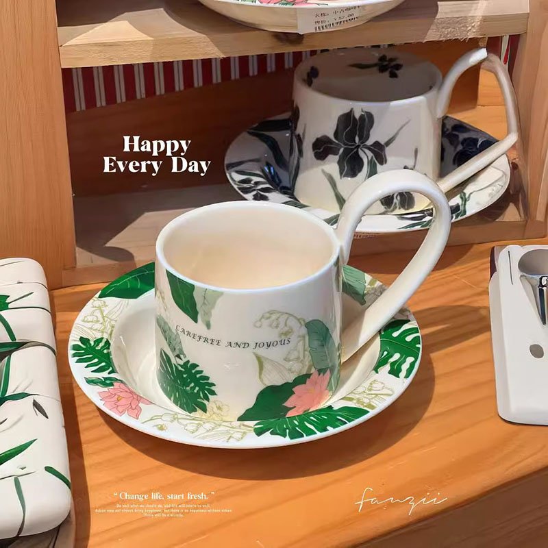 Vintage American coffee cup and saucer delicate light luxury oil painting mug