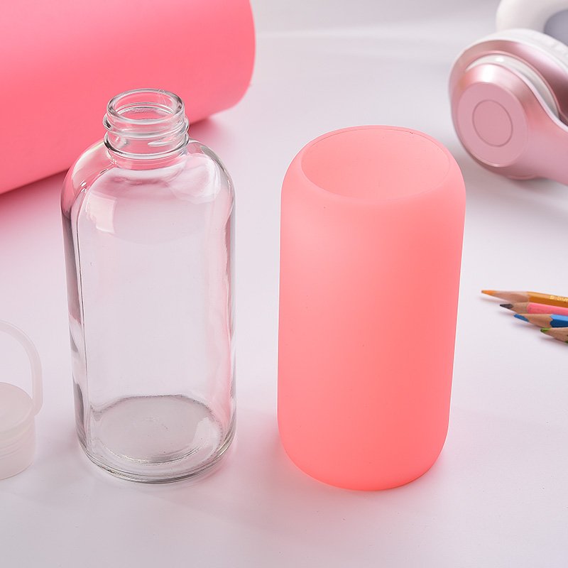 reusable custom logo on silicone sleeve glass water bottle with screw lid