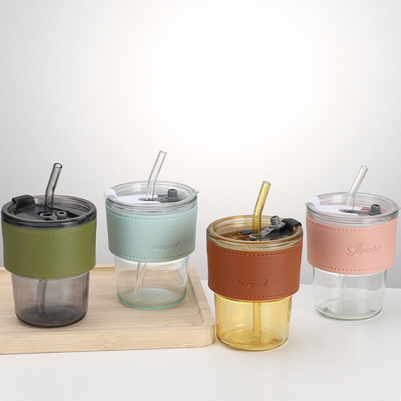 Factory price 15 oz clear glass cup with lid and straw Thick-walled glass mug iced coffee mug with leather cover coffee mug