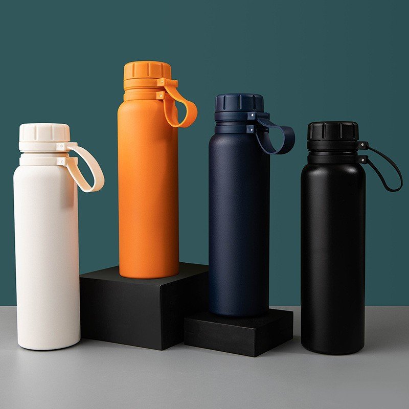 Business custom 750ml portable double wall vacuum thermos flask stainless steel insulated water bottle with strap