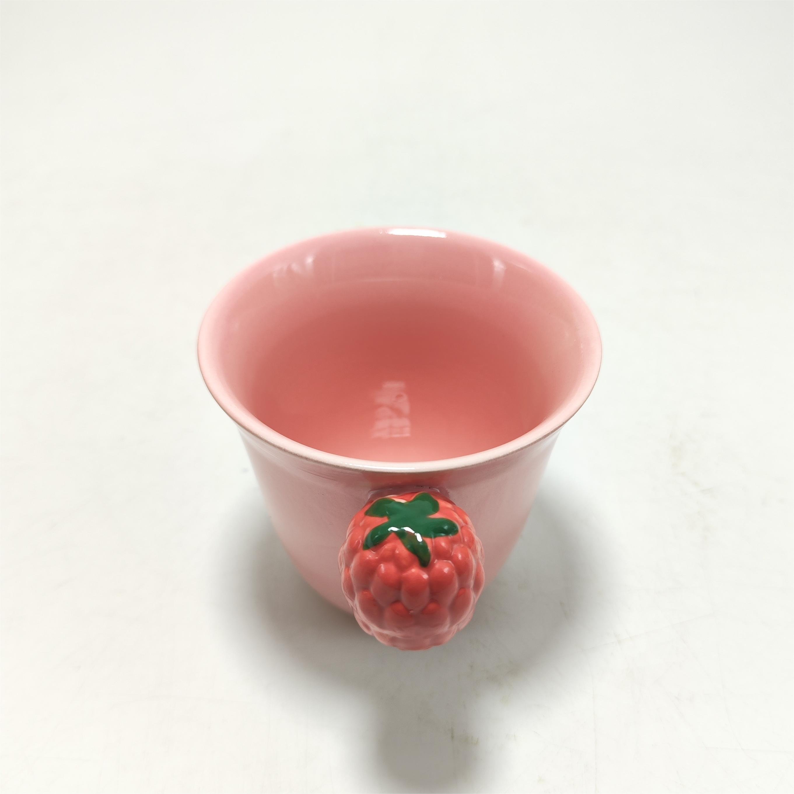 Hand-painted Colors are customizable Ceramic Mug Light Luxury Home Coffee Cup Wholesale Cute Strawberry Creative Mugs with Lid