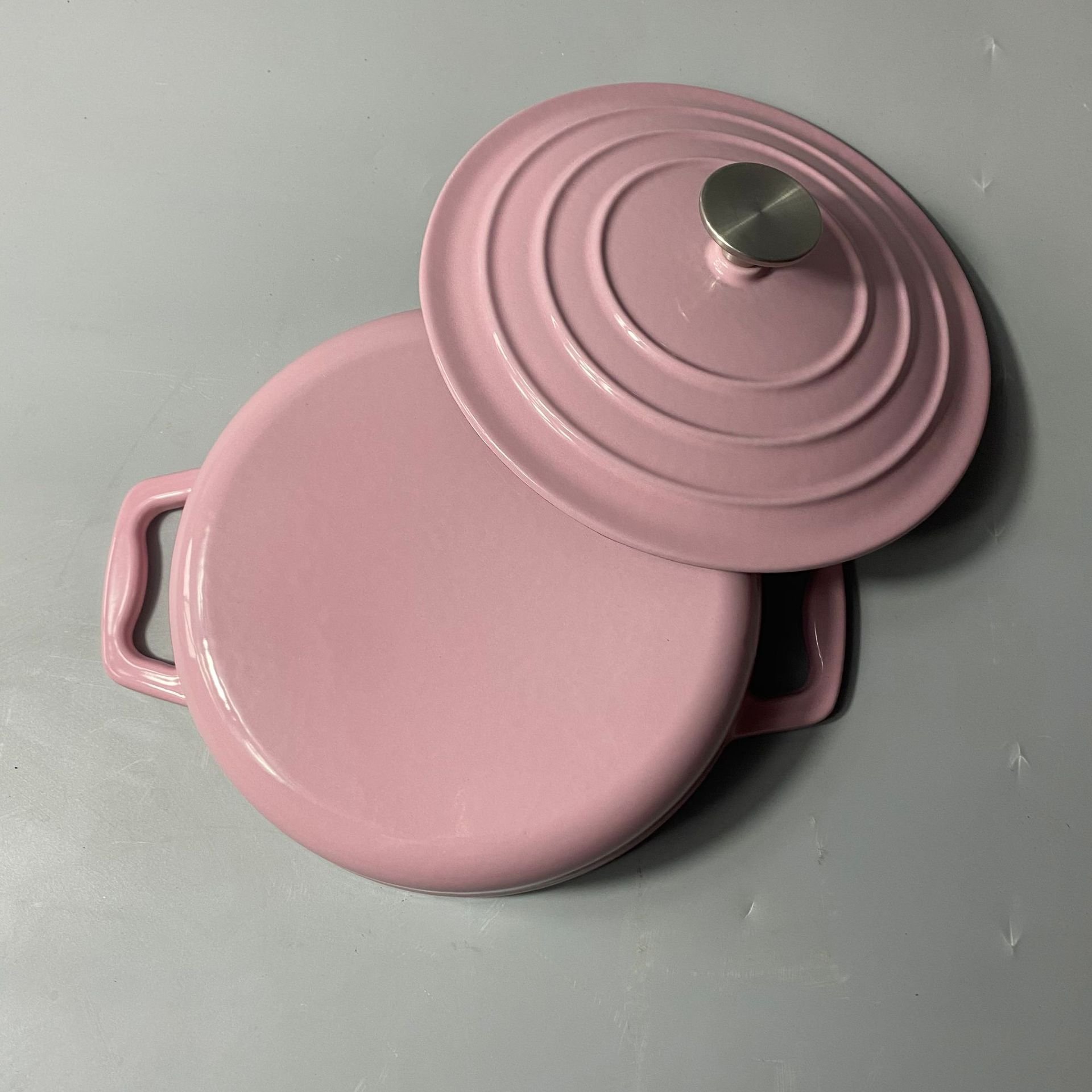 Nordic Design Pink Enamel Cast Iron Cookware Set Anti-Stick Soup and Stock Pot Sustainable Metal Kitchen Cooking Pots