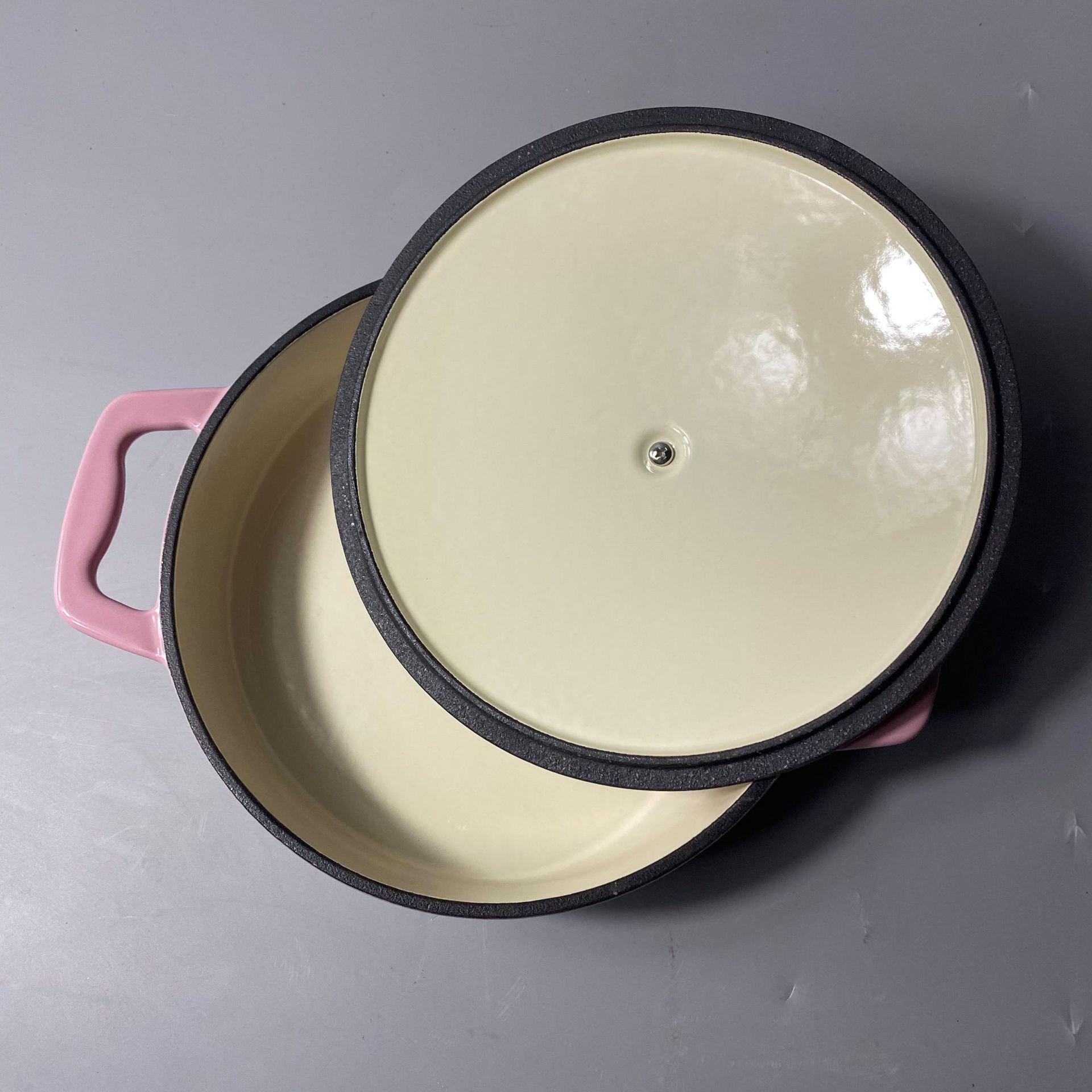 Nordic Design Pink Enamel Cast Iron Cookware Set Anti-Stick Soup and Stock Pot Sustainable Metal Kitchen Cooking Pots