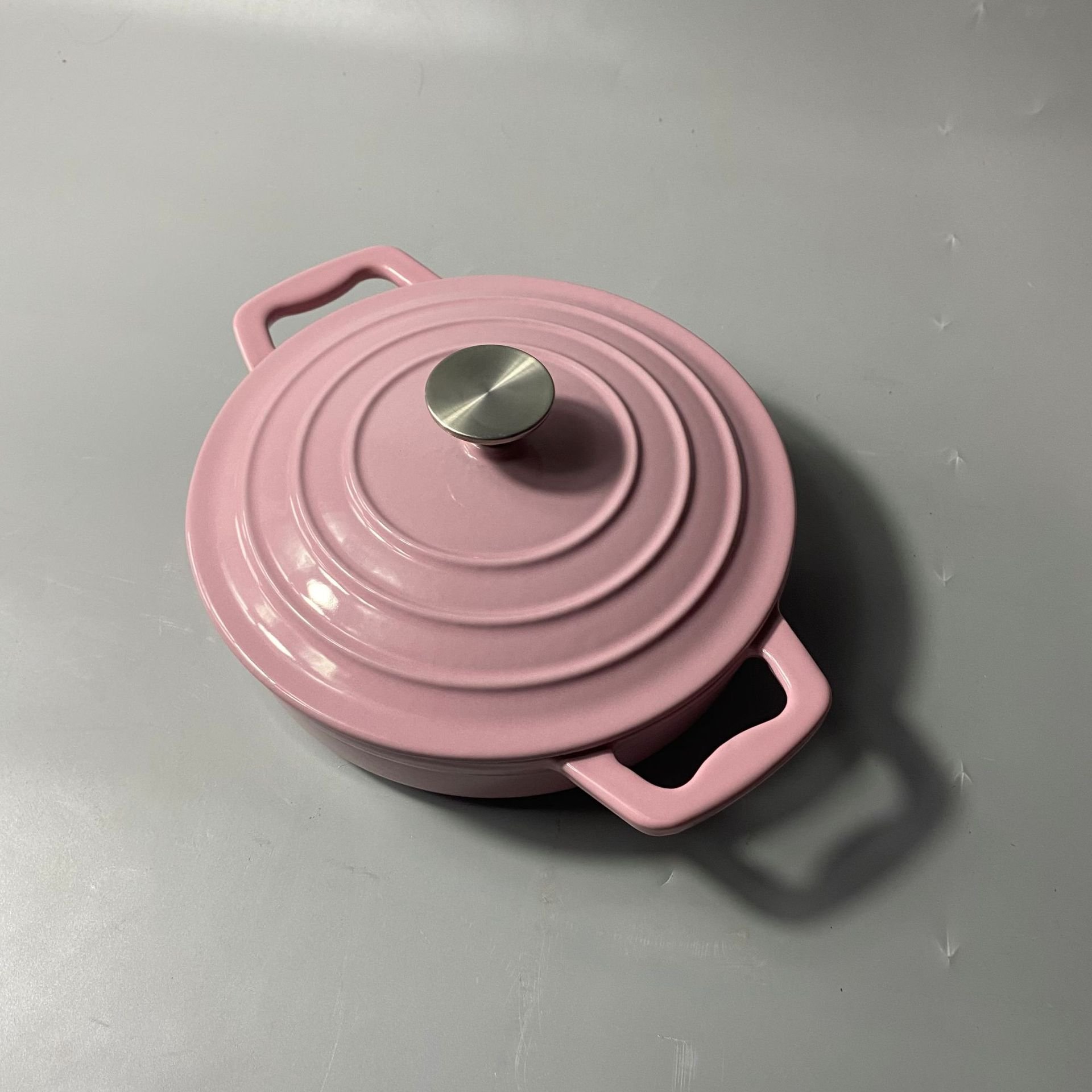 Nordic Design Pink Enamel Cast Iron Cookware Set Anti-Stick Soup and Stock Pot Sustainable Metal Kitchen Cooking Pots