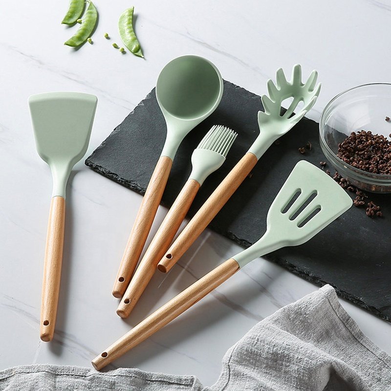 12pcs in 1 set wooden handle kitchenware non stick accessories silicone cooking kitchen utensil set tools with holder box