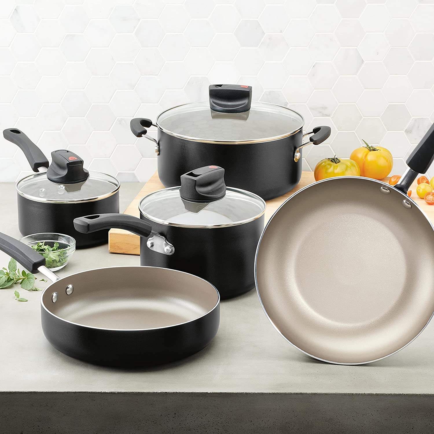 Hot selling 13pcs cheap kitchen housewares iron non stick kitchen pots cookware sets pots and pans sets