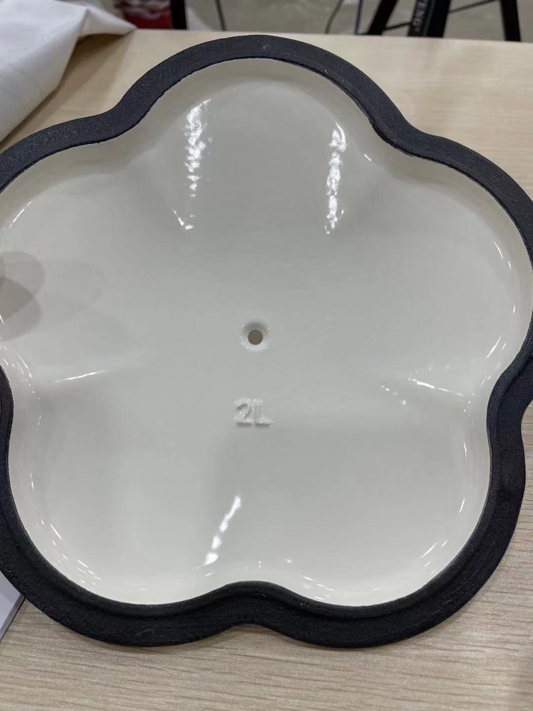 Most popular Customized Cast iron Cookware Sets non- stick enameled Dutch Oven pot