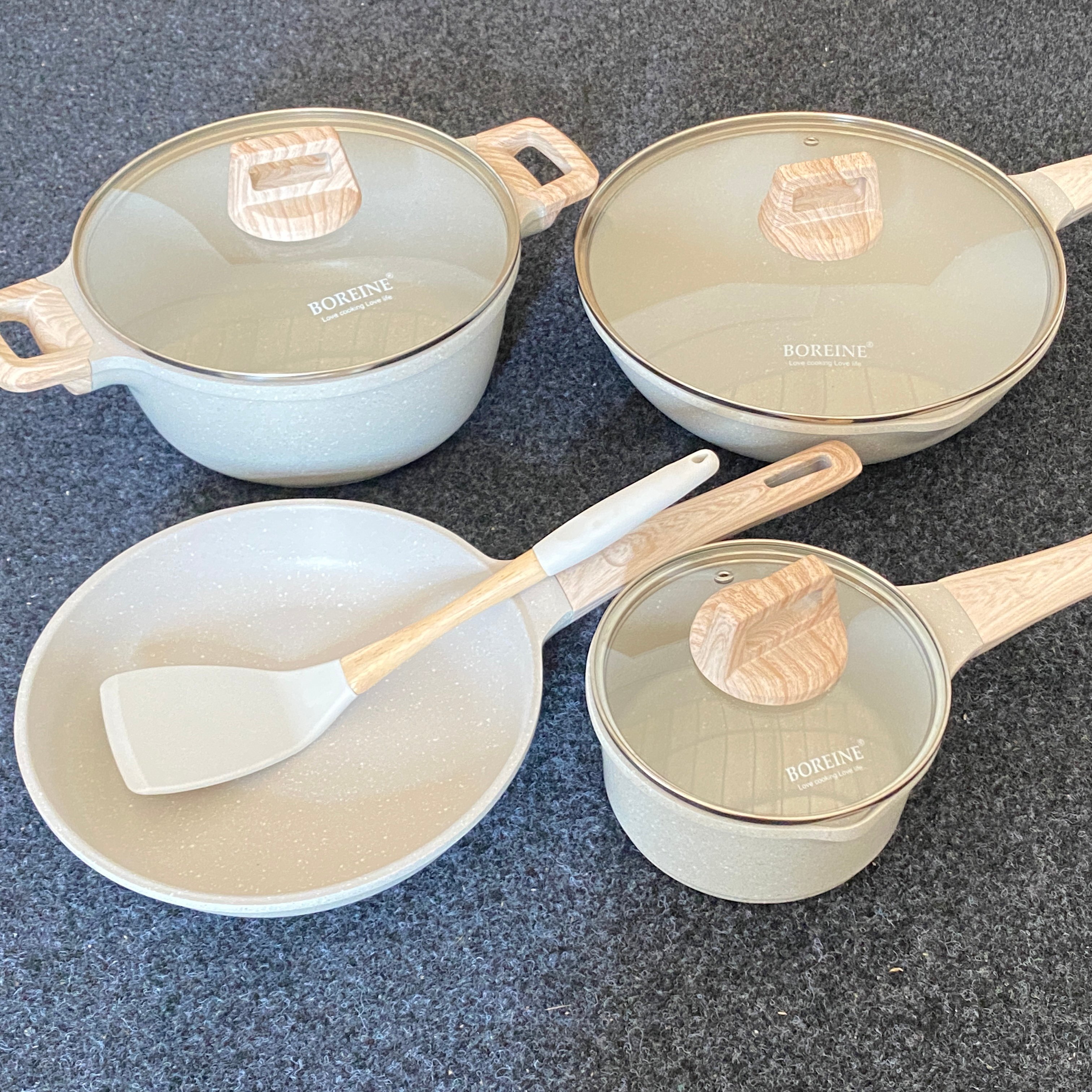 8 pcs Beige Granite non stick induction die cast aluminium cookware sets with cover or lid and wooden handle without oil