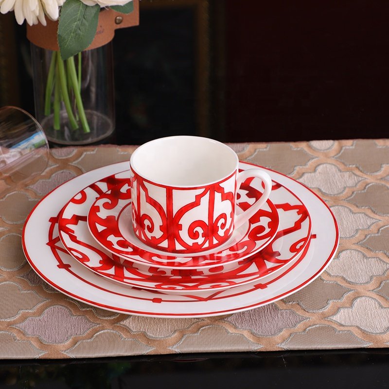 Fashion Western Europe Luxury Spanish Red Window Dining Room Home Decors Bone China Dinnerware Sets