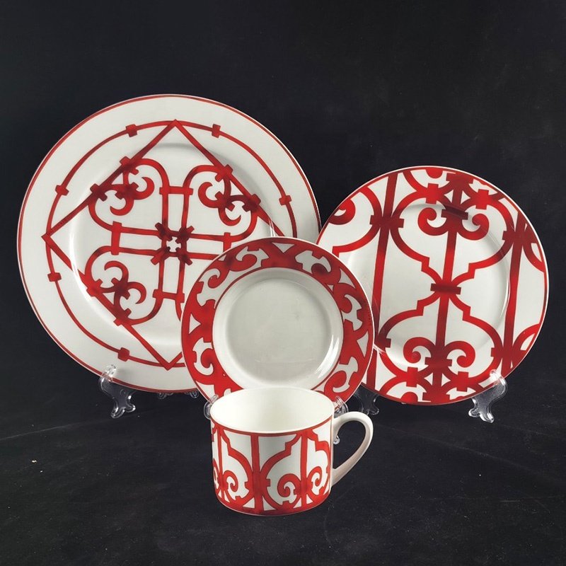 Fashion Western Europe Luxury Spanish Red Window Dining Room Home Decors Bone China Dinnerware Sets