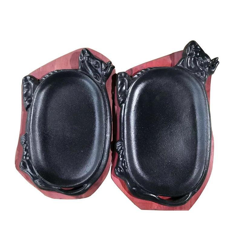 Wholesale cookware sets Pre-seasoned Fajita 25/27cm black bull shaped Cast Iron Sizzling Steak Plate With Wooden Base