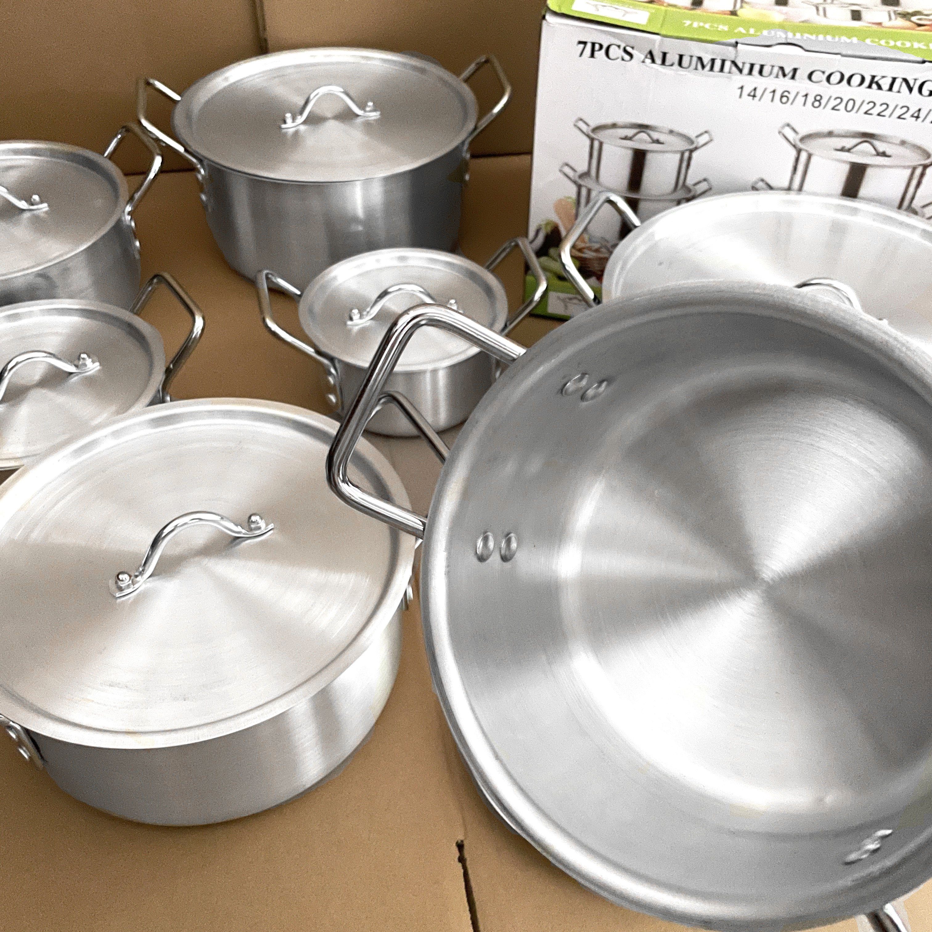 High Quality 14-Piece Non-Stick Aluminum Cookware Set Large Capacity Classic Design Handles 14-26CM Soup Pots Lids
