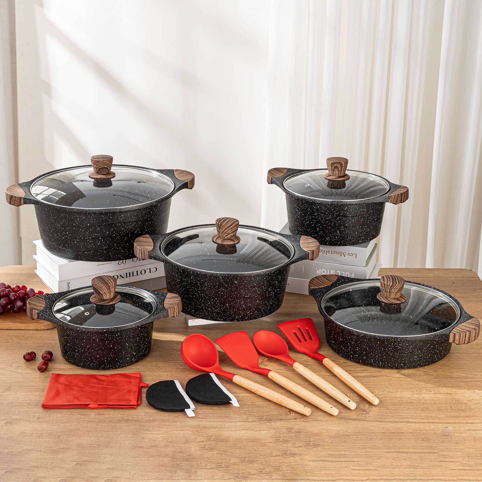 Ready Ship Stock 17pcs Soup Pot New Arrival Home Use Aluminium Alloy Wooden Handle Soup Pot Cookware Sets