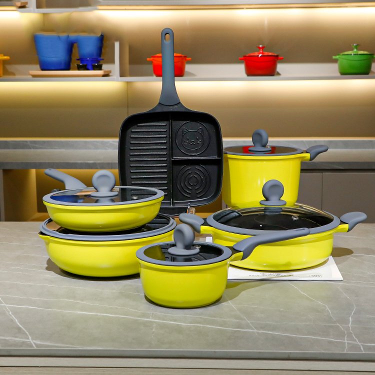 12 pieces of 304 stainless steel aluminum cooking pot can be customized pan non stick cooker set