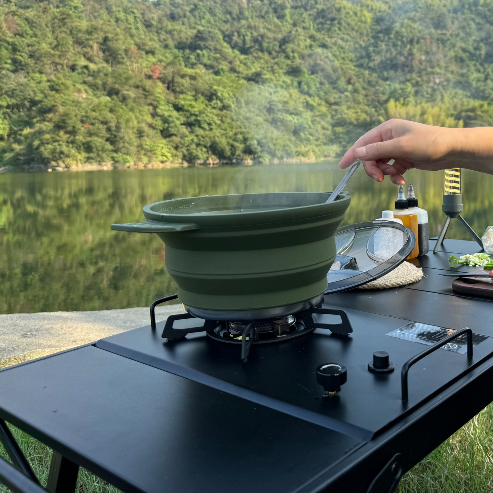 Camping Cooking Tools Non stick cookware set Collapsible Pot Kettle Set