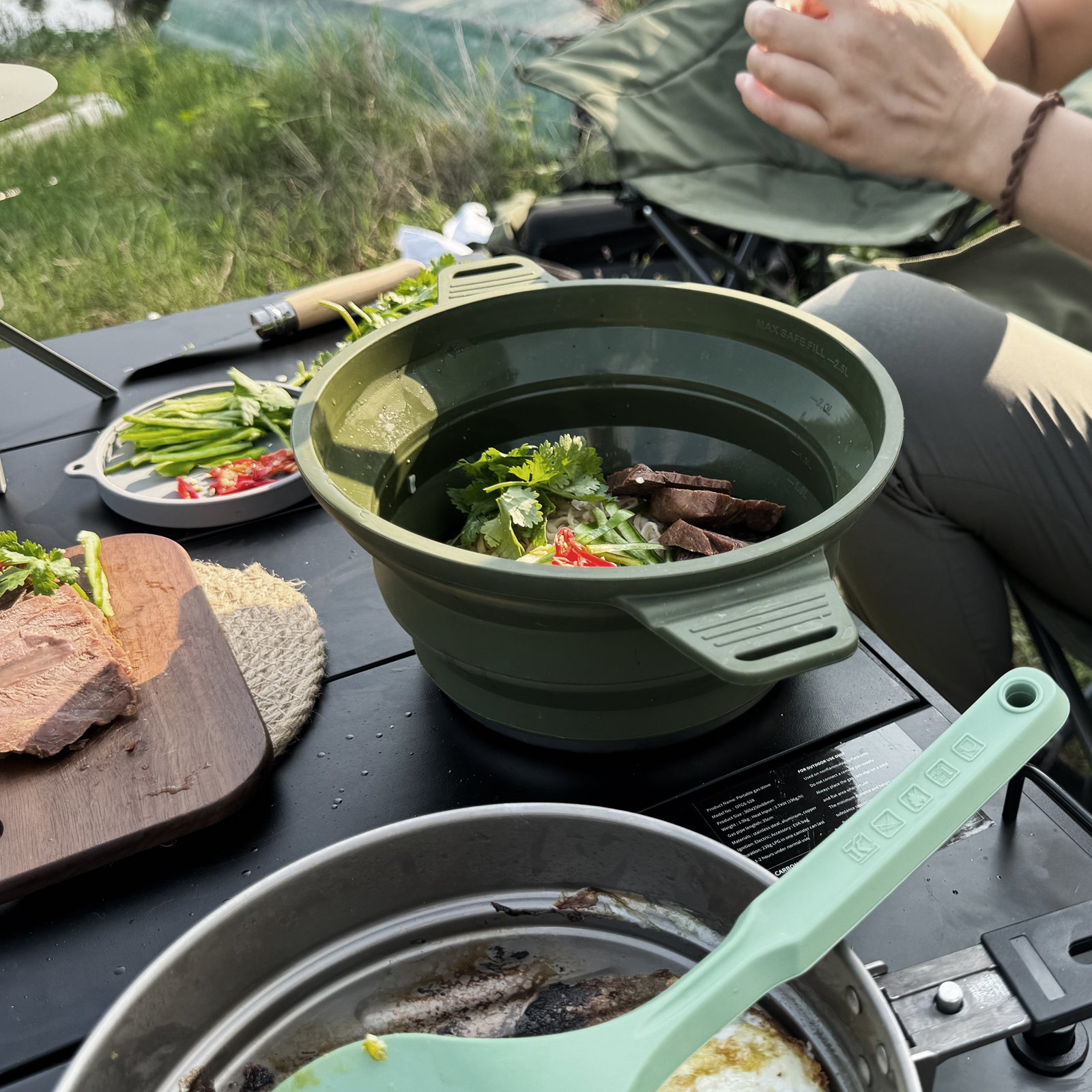 Camping Cooking Tools Non stick cookware set Collapsible Pot Kettle Set