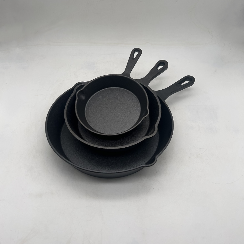 High quality hot style pre-seasoned cookware set 6/8/10 inch cast iron skillet 3pcs set round black frying pan with Iron handle