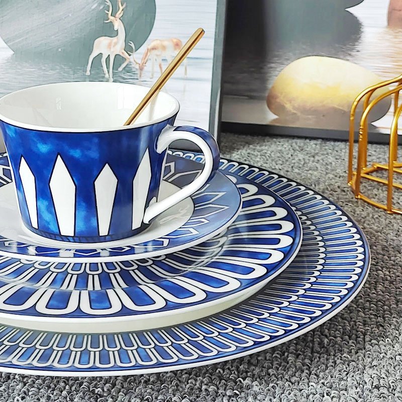 Wholesale 4pcs Western Luxury Blue Color Dining Room Porcelain Dinnerware Sets Exquisite Ceramic Home Decor Plates