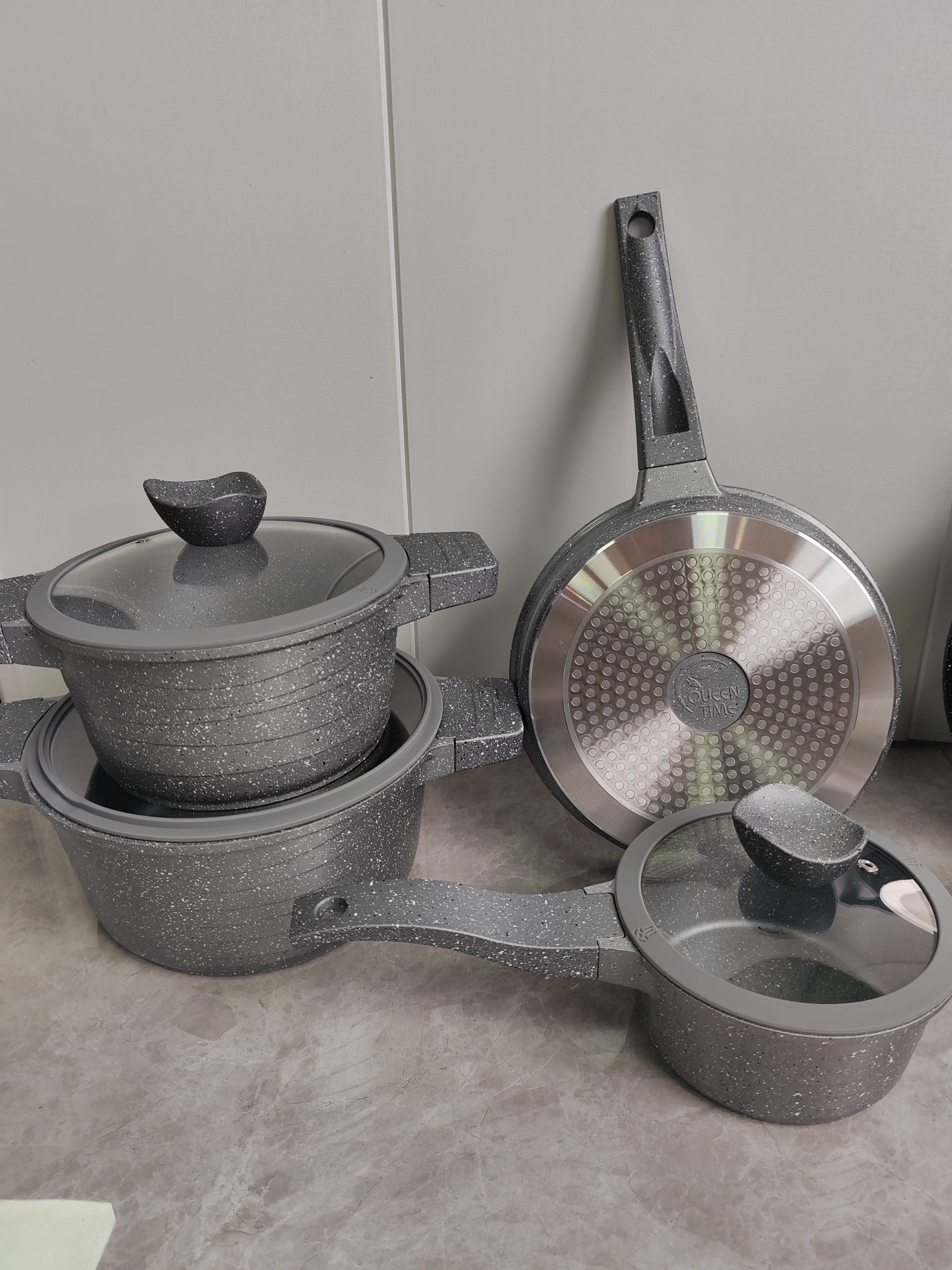 Hot selling 7pcs Die Casting Cookware-Set Glass Cover with Sillicon EdgeSoup Milk Cooking Pot Set
