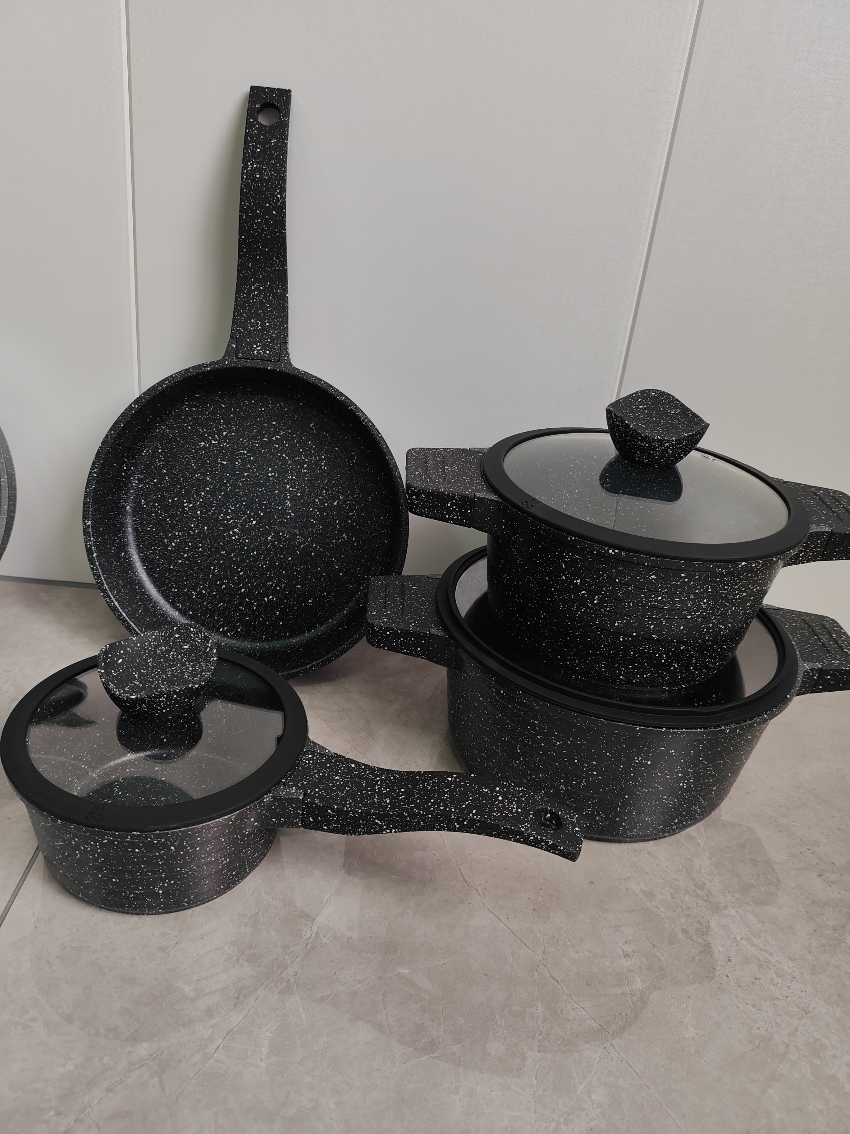 Hot selling 7pcs Die Casting Cookware-Set Glass Cover with Sillicon EdgeSoup Milk Cooking Pot Set
