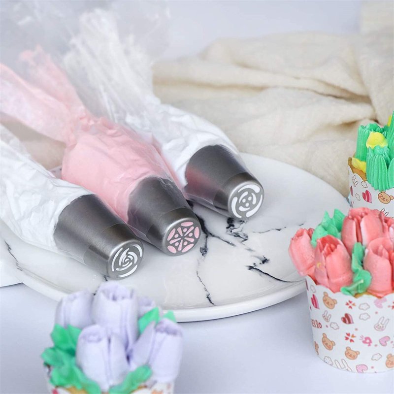 Hot selling 32pcs nozzles set 304 Stainless Steel Pastry nozzles piping bags Cake Decorating Supplier