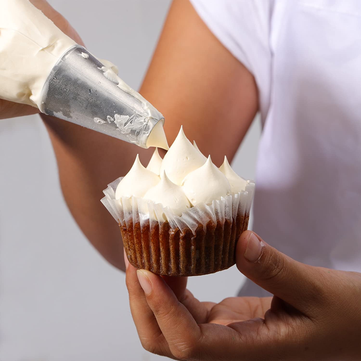Hot Sale Stainless Steel Cake Decorating Nozzles Tools Cake Decorating Supplies Russian Piping Tips