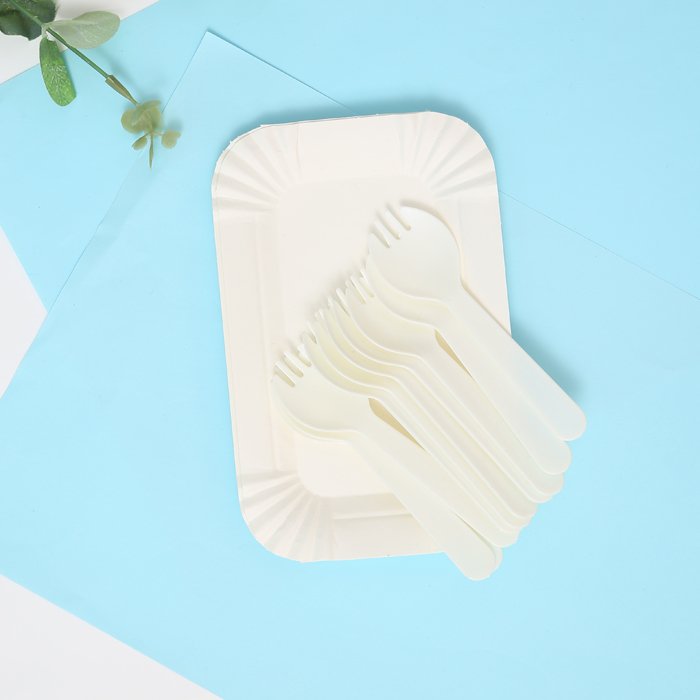 Hot Sale Disposable Plastic Tableware Set for Cake Candle Knife and Fork for Parties Dinners with Decorative Features