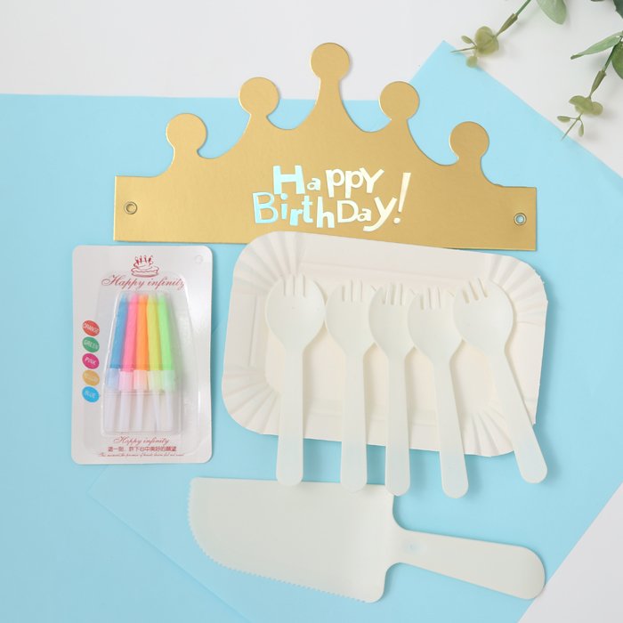 Hot Sale Disposable Plastic Tableware Set for Cake Candle Knife and Fork for Parties Dinners with Decorative Features