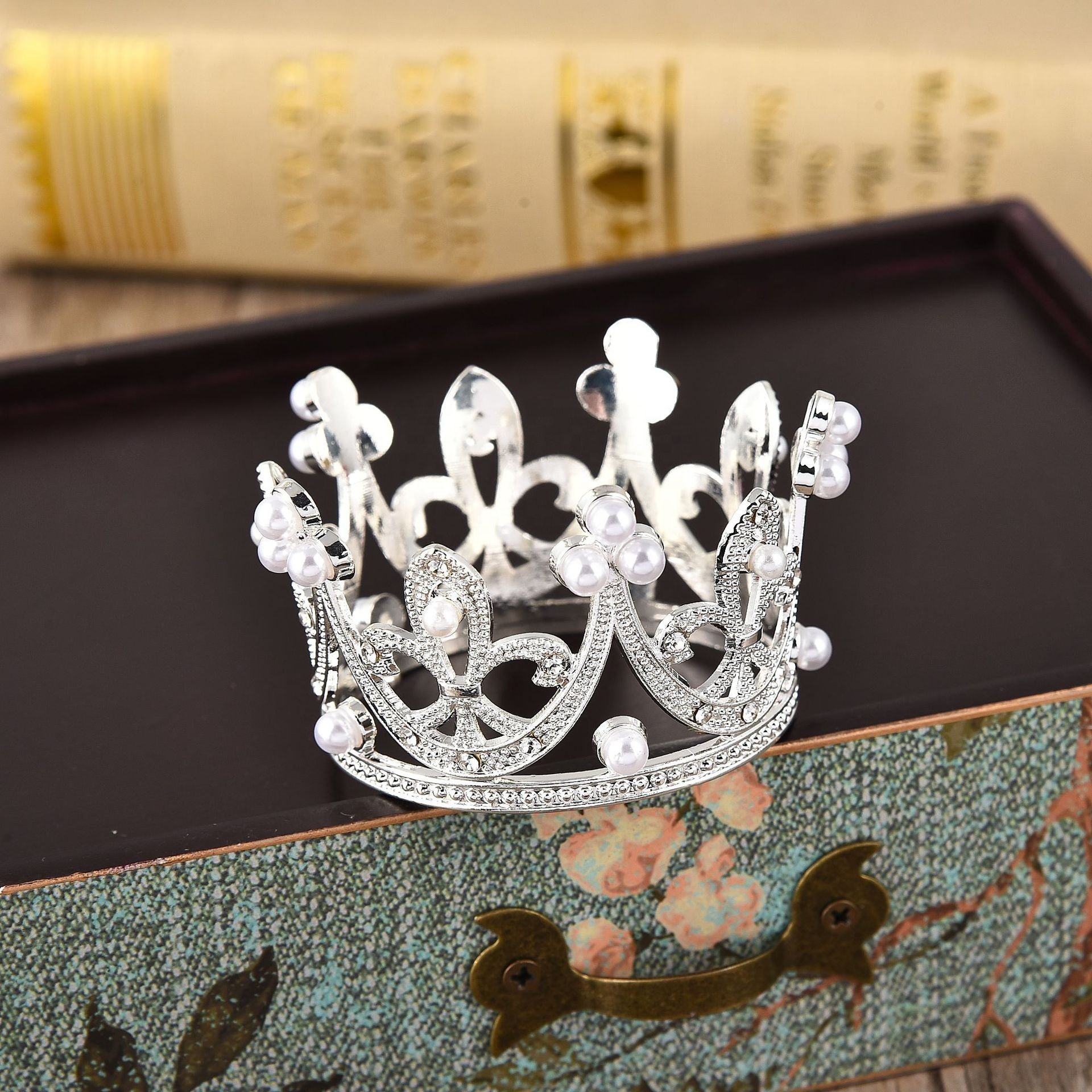 Hot sale children small pearl tiara metal crown with diamond Custom flower crown cake topper for birthday wedding decoration