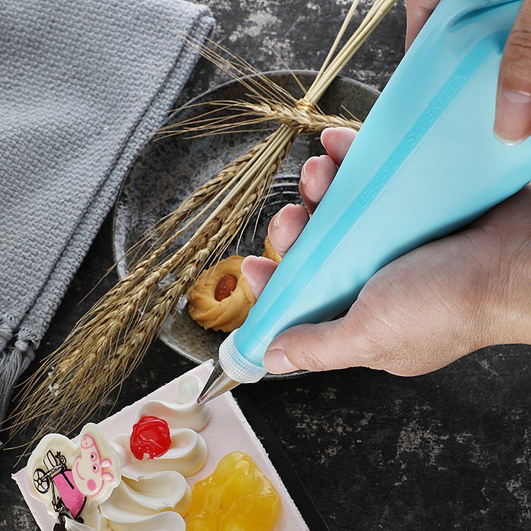 Piping Bag and Tips Cake Decorating Supplies Kit Baking Supplies Cupcake Icing Tips with Pastry Bag for Baking Decorating Cake