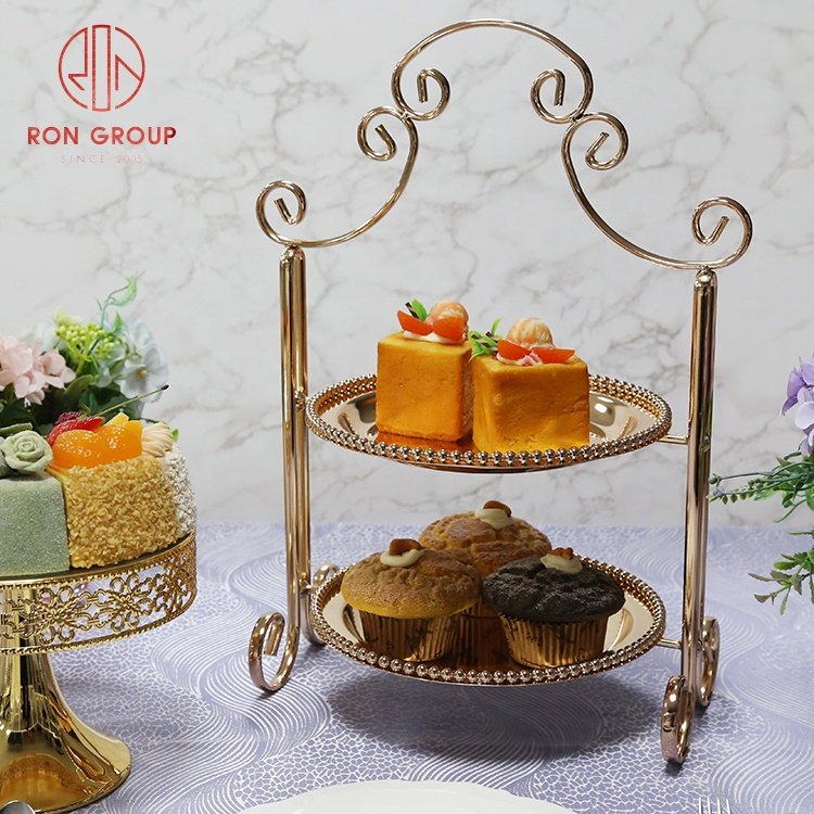 Wholesale luxury buffet restaurant metal dessert tray set two tier banquet party use gold cake stands for wedding cakes
