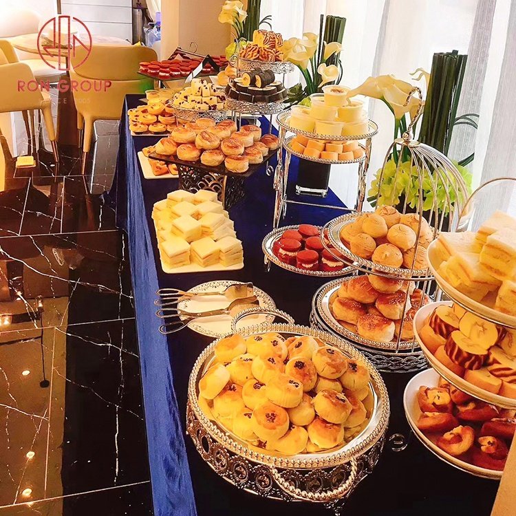 Wholesale luxury buffet restaurant metal dessert tray set two tier banquet party use gold cake stands for wedding cakes