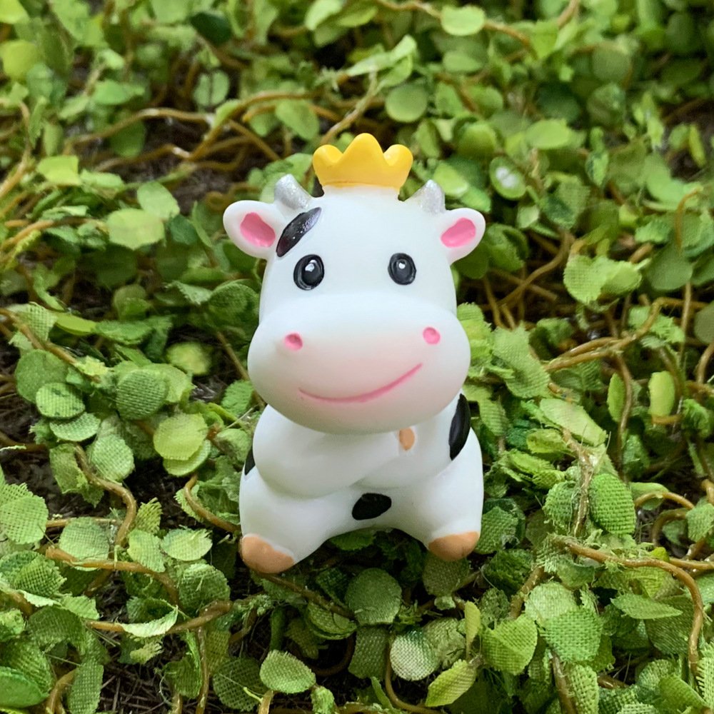 Cake topper decoration Animal resin car decoration Bonsai Cute cow cake decoration accessories