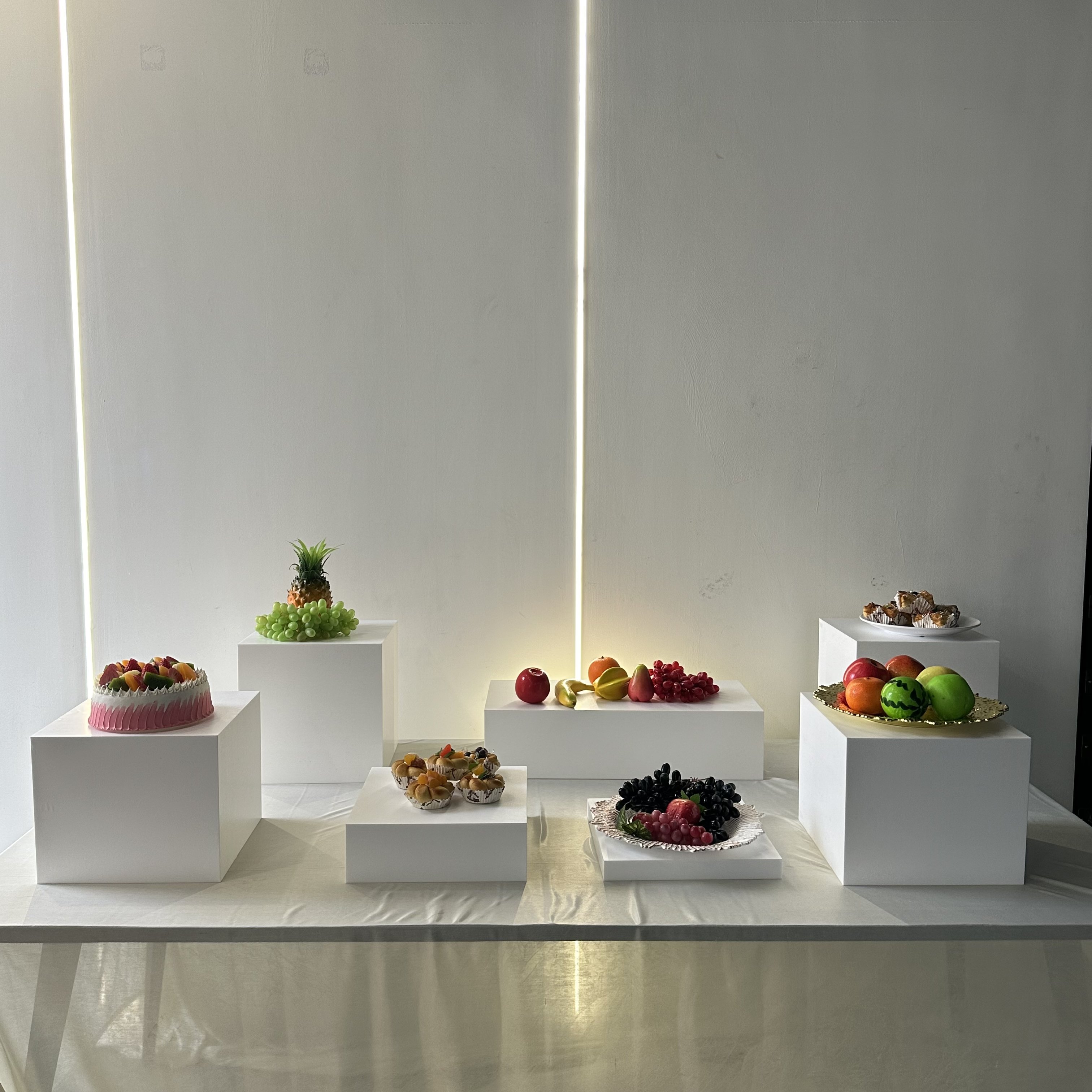 Gaojian Custom Size Color Acrylic Display Racks Table Display Stand Exhibiting Buffet Food Jewelry Catering Boxes Nesting Risers