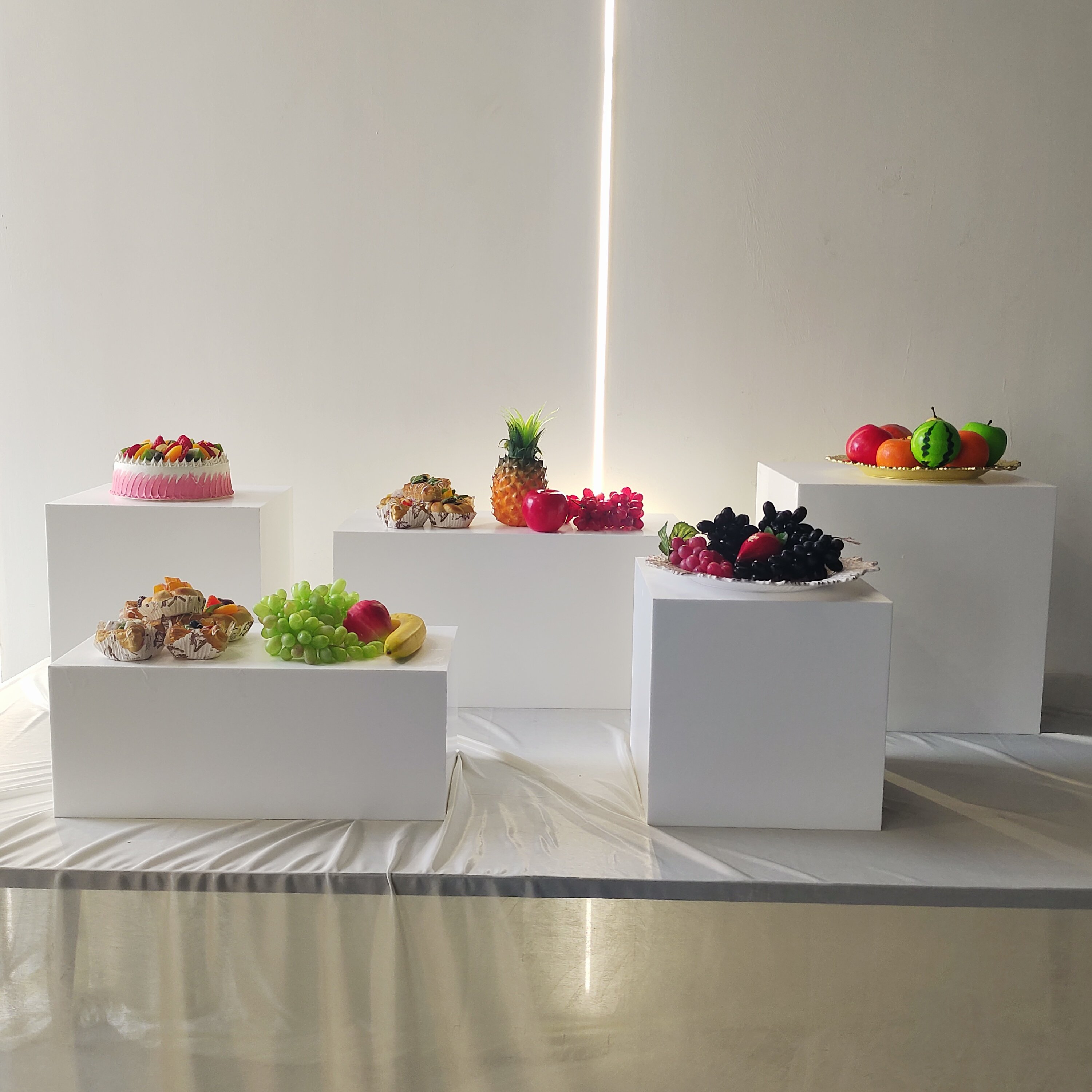 Gaojian Custom Size Color Acrylic Display Racks Table Display Stand Exhibiting Buffet Food Jewelry Catering Boxes Nesting Risers