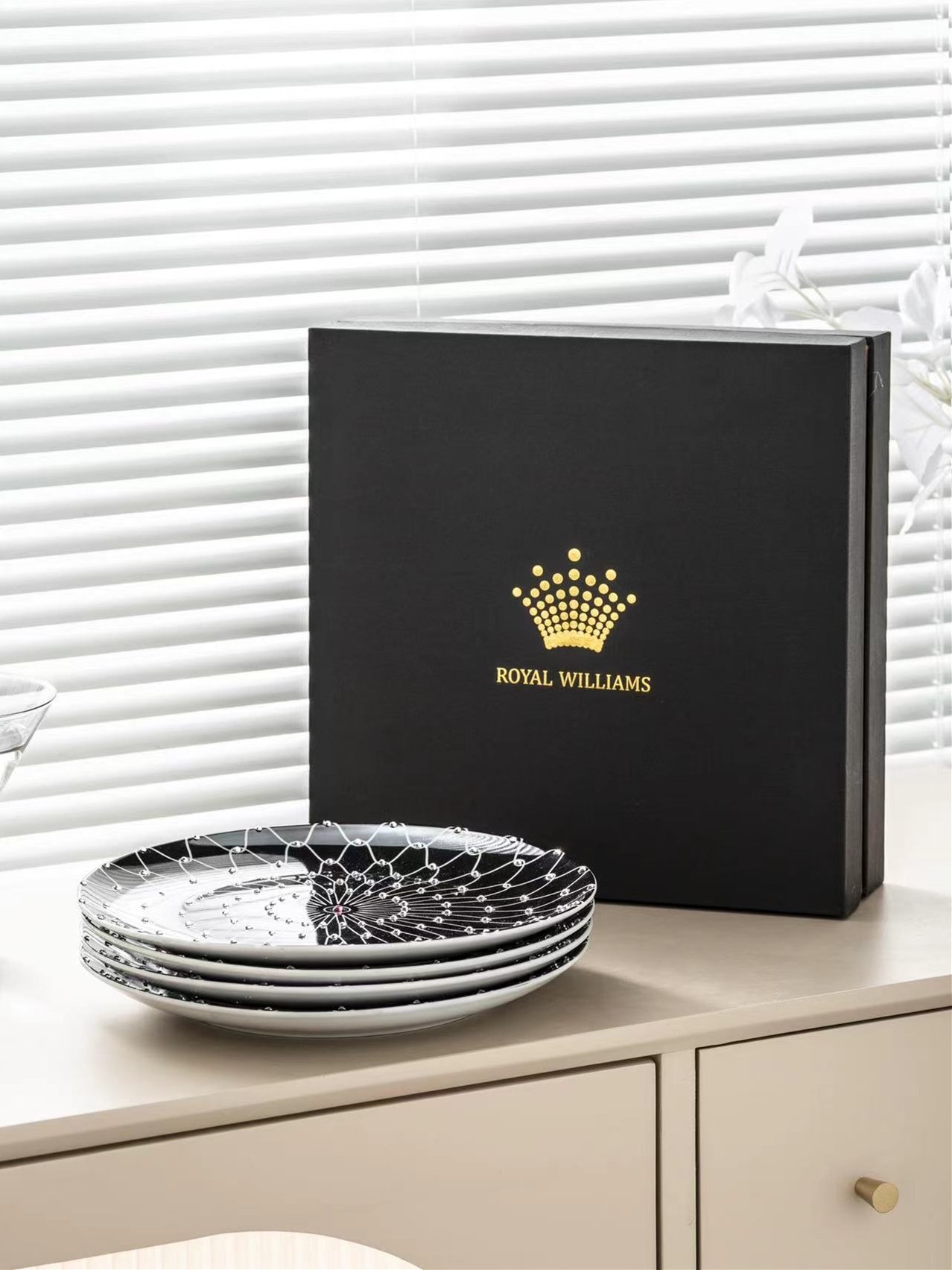 Hot Selling 10.5'' Ceramic Dessert Plate with Diamond Rhinestone, Snack Serving Dish for Afternoon Tea, Set of 4 with Gift Box