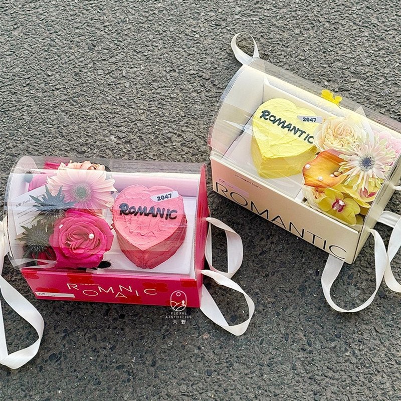 Valentine's Day 520 Red Handheld Flower Cake Box Souvenir Holiday Cake Gift Box Transparent Flower Packaging Box supplier