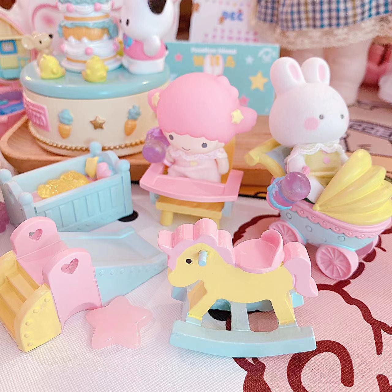 Resin crafts cute cake decoration Trojan horse play baby shower decoration cake topper toys