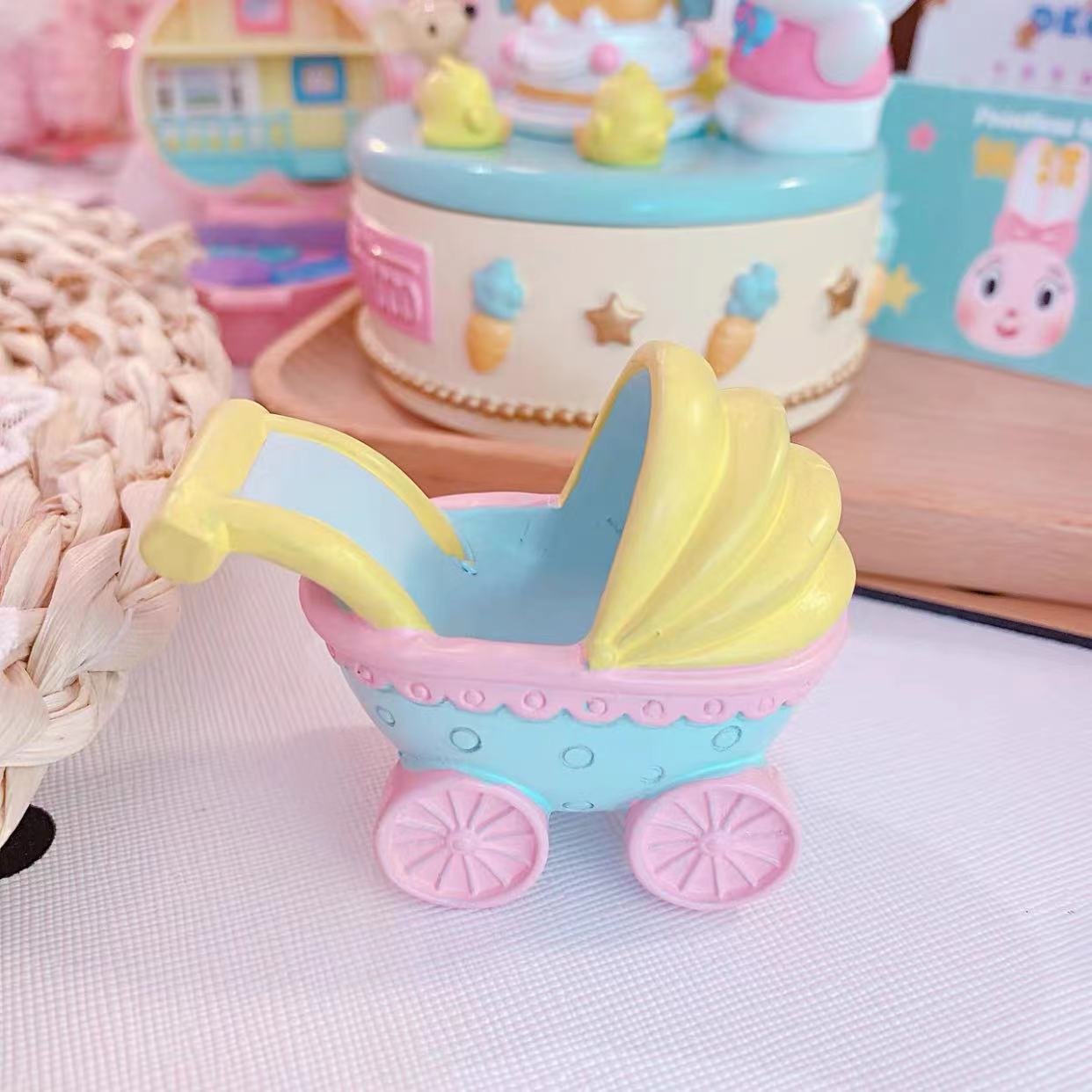 Resin crafts cute cake decoration Trojan horse play baby shower decoration cake topper toys