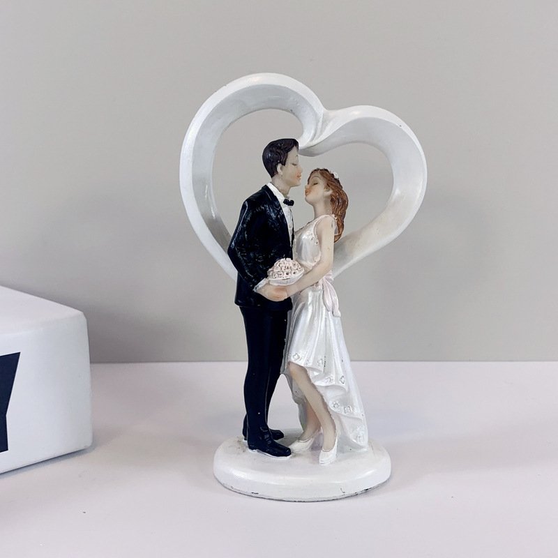 Resin Figurine Bride Groom Cake Decorations Supplies Wedding Cake Toppers Engagement Wedding Party Supplies Cake accessories