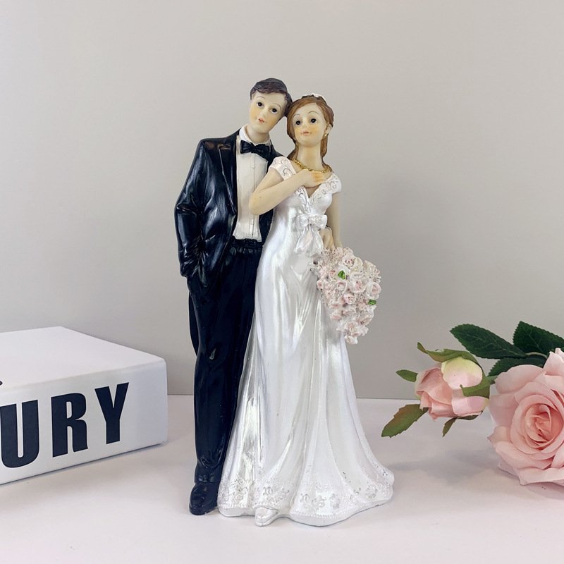 Resin Figurine Bride Groom Cake Decorations Supplies Wedding Cake Toppers Engagement Wedding Party Supplies Cake accessories