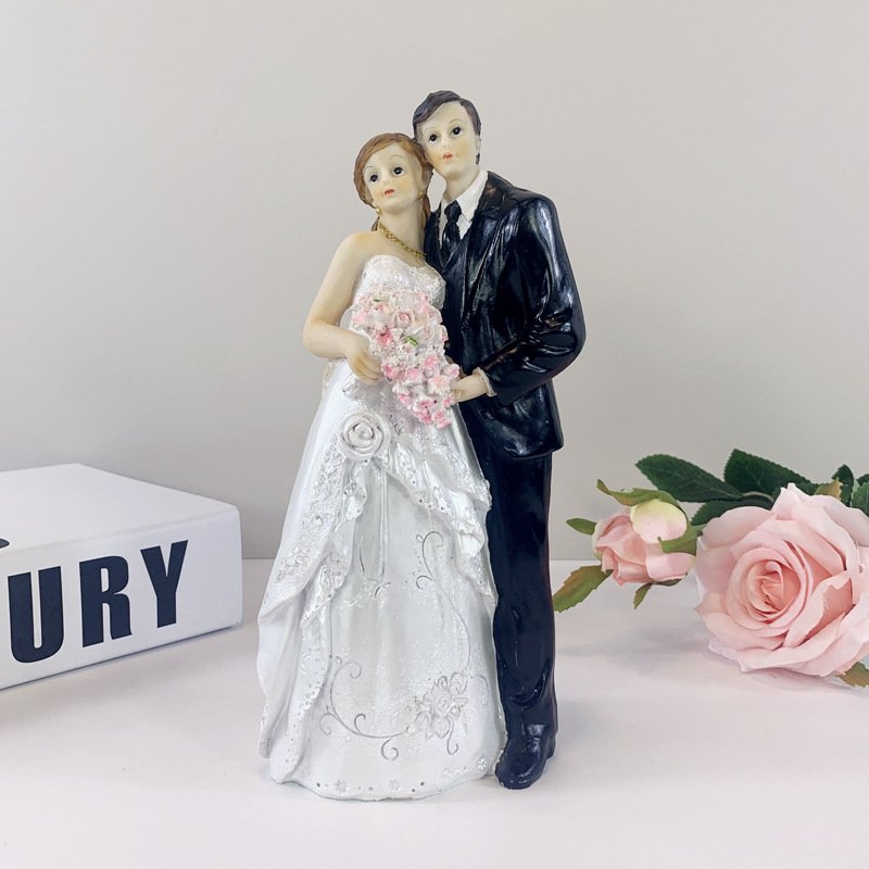 Resin Figurine Bride Groom Cake Decorations Supplies Wedding Cake Toppers Engagement Wedding Party Supplies Cake accessories
