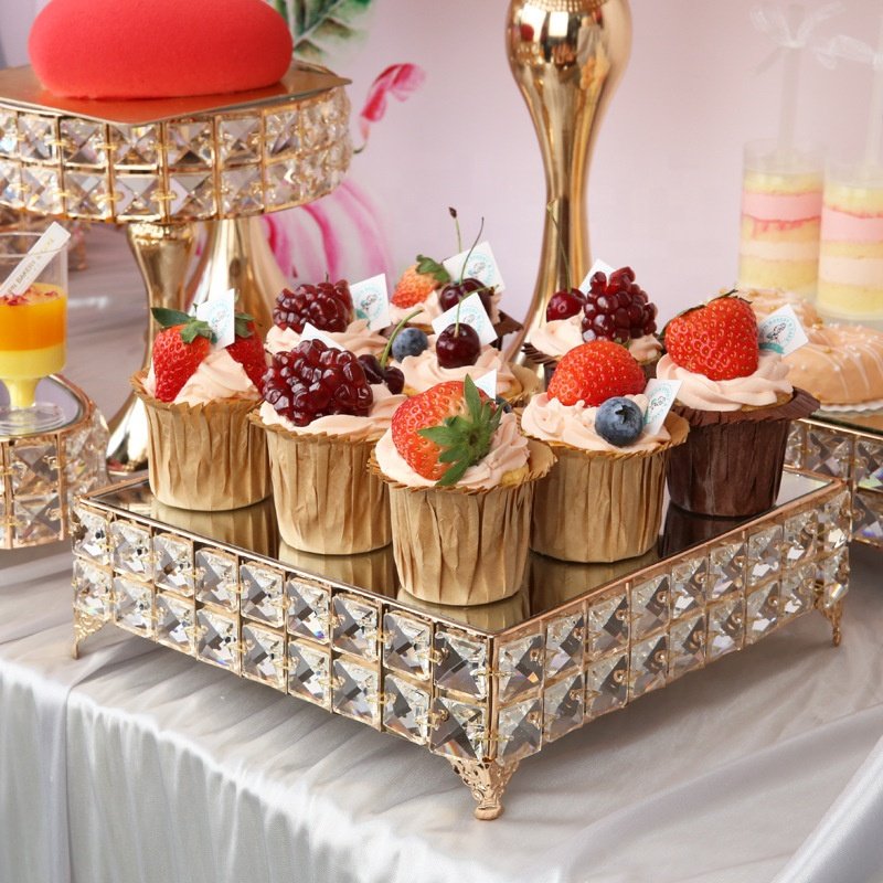 Wholesale popular crystal dessert display table hotel grocery store presentation gateau wedding tray cookware tool cakes stand