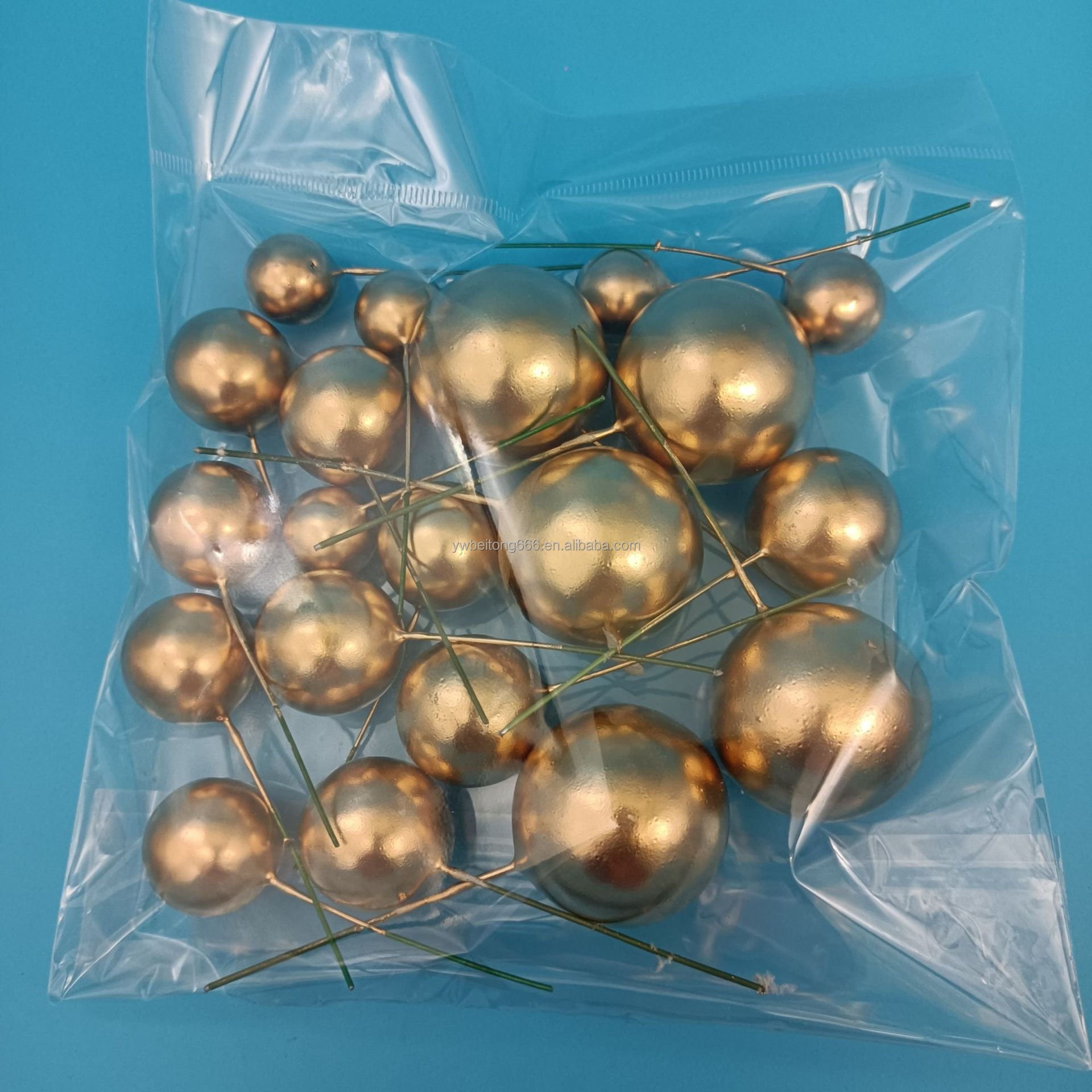 20pcsVersatile Foam Picks and Cake Decoration Kits with Gold and Silver Balls for Creative Baking and Festive Occasions