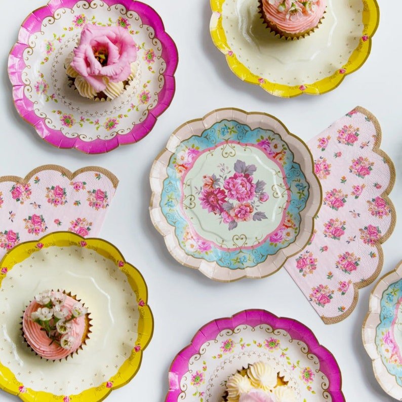 Wholesales heavy duty 7 inch 18cm flower design unique Food level paper plate parties supplies