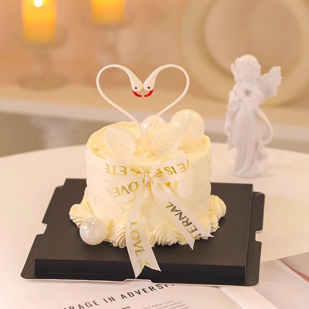 Valentine's Day beautiful cake decoration black and white swan decoration goddess birthday love bird plug-in